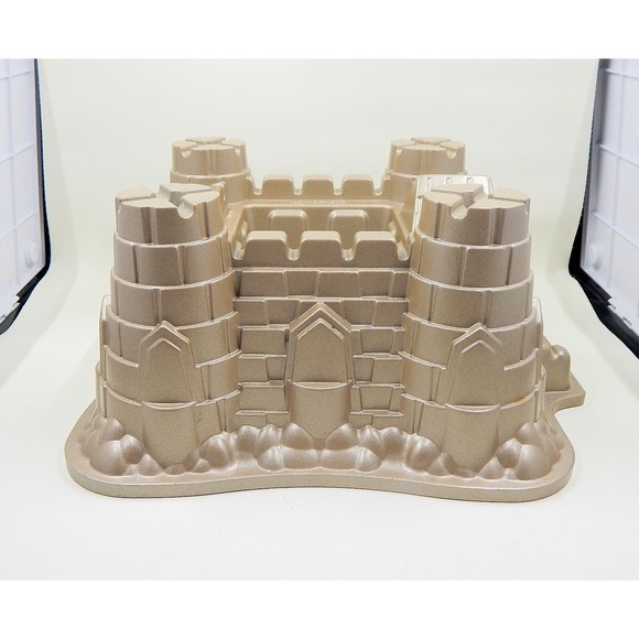 Nordic Ware Castle Bundt Party Cake Pan 10 Cup Heavy Duty Cast Aluminum - Picture 5 of 7